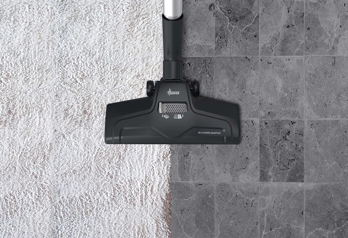 Παρουσιάζεται η σκούπα σε διαφορετικά δάπεδα.